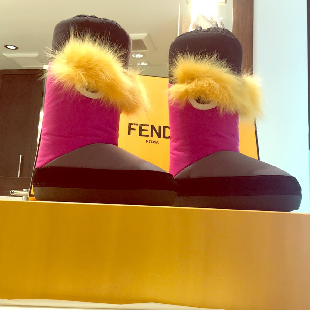 FENDI FOX FUR MONSTER SNOW BOOTS 💛😈💛